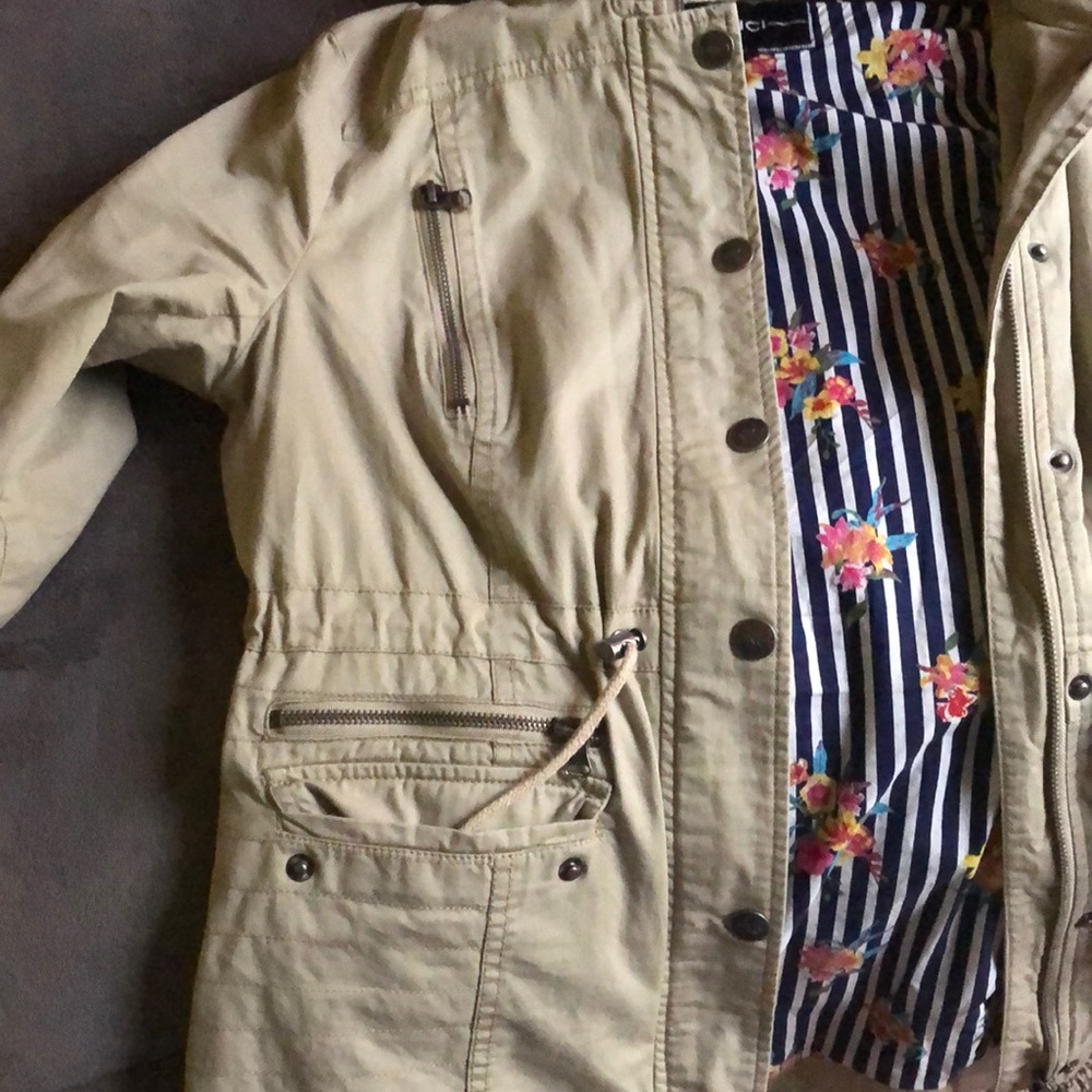 Jacket - Picture 4 of 4